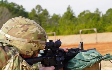 Soldiers with 528th Sustainment Brigade Qualify on M4 Range