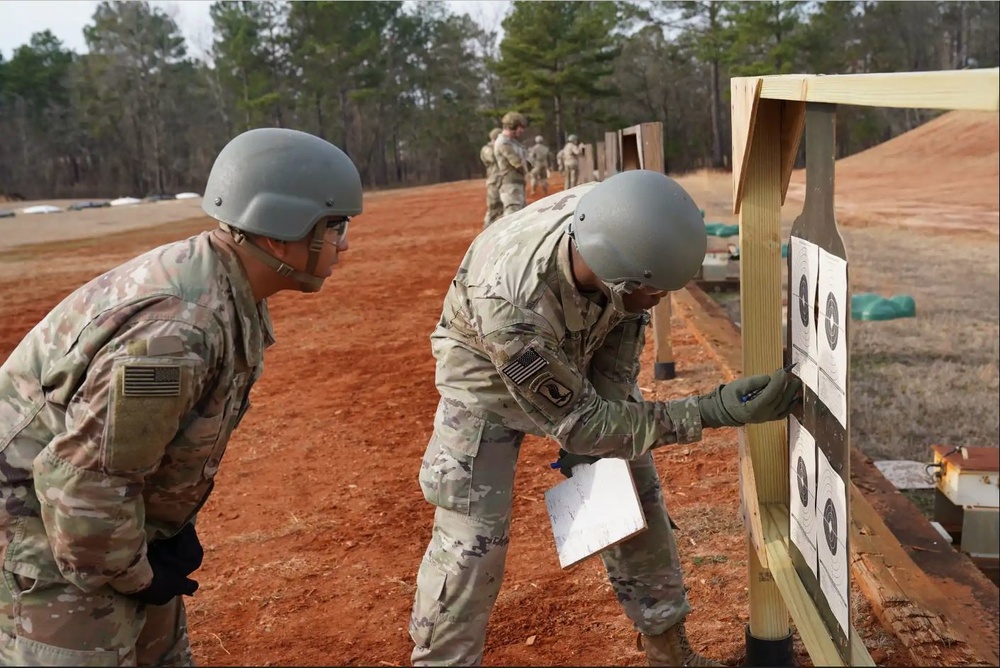 Soldiers with 528th Sustainment Brigade Qualify on M4 Range