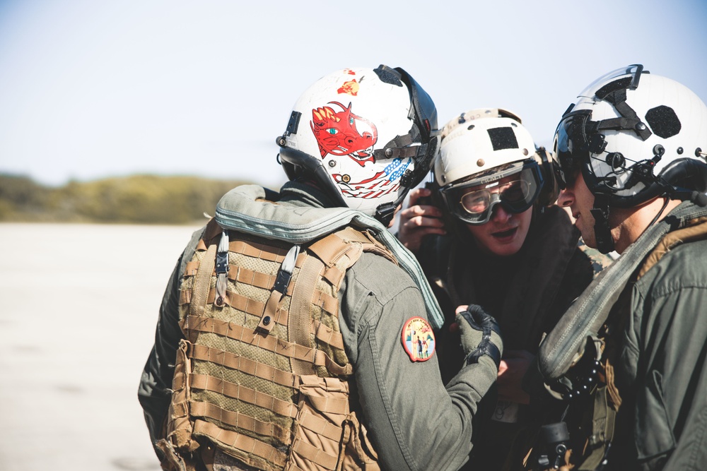 VMM-268 conducts hoist wire training