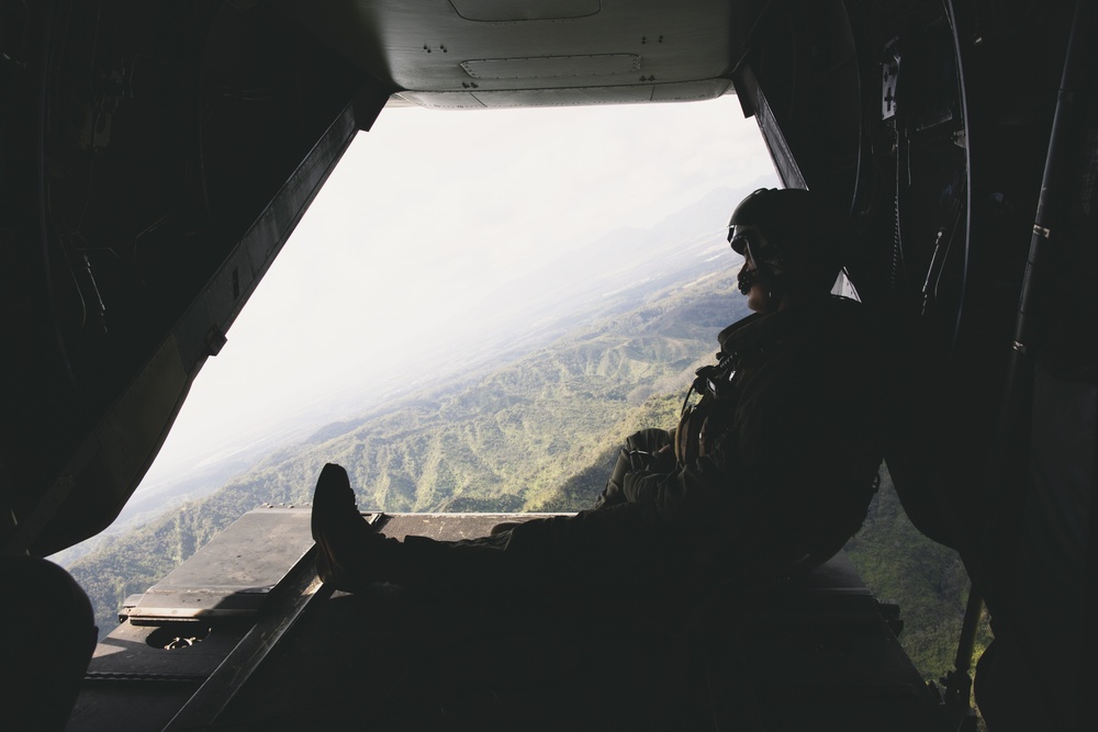 VMM-268 conducts hoist wire training