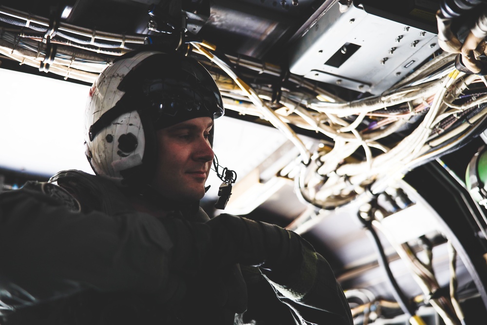 VMM-268 conducts hoist wire training