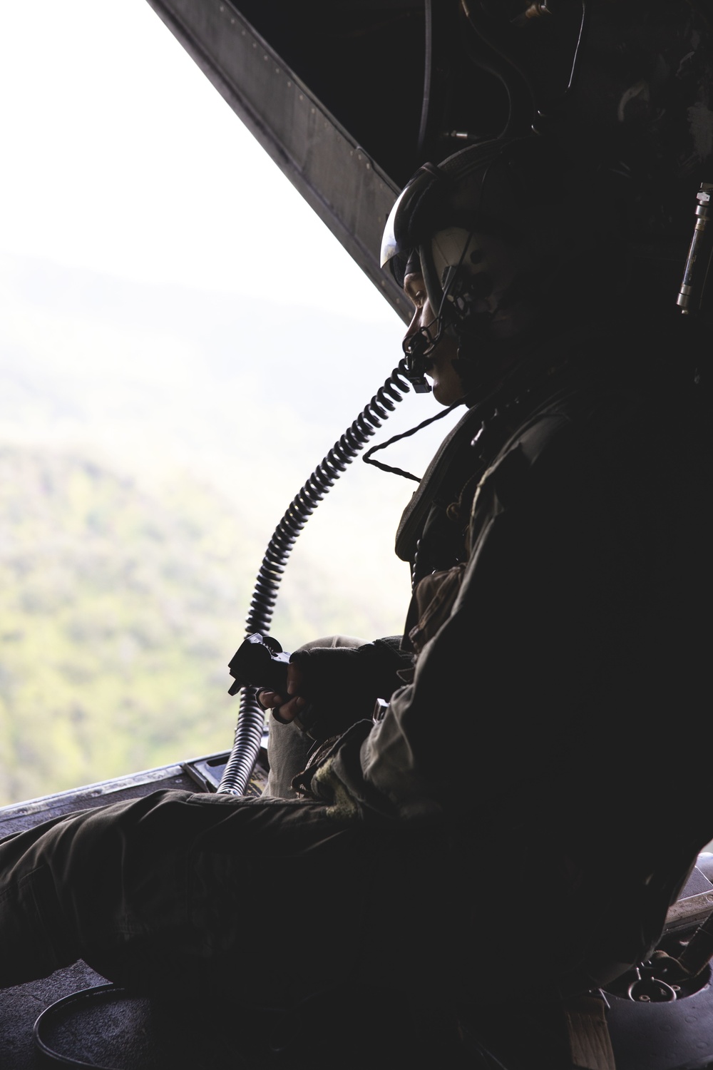 VMM-268 conducts hoist wire training