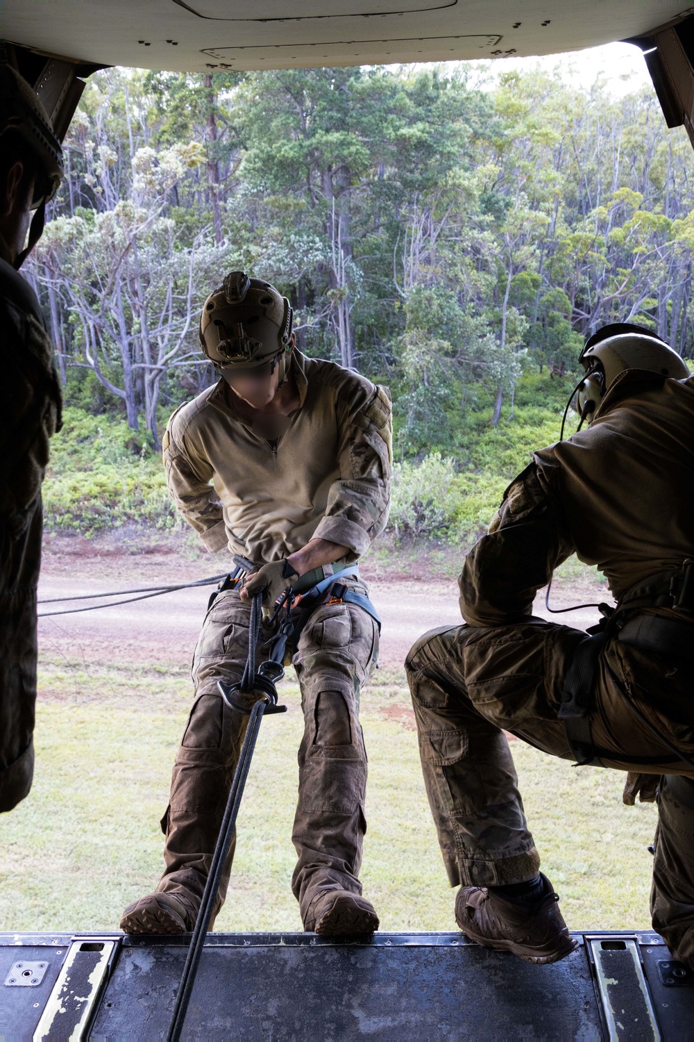 VMM-268 Conducts Fast-Rope Training with MARSOC