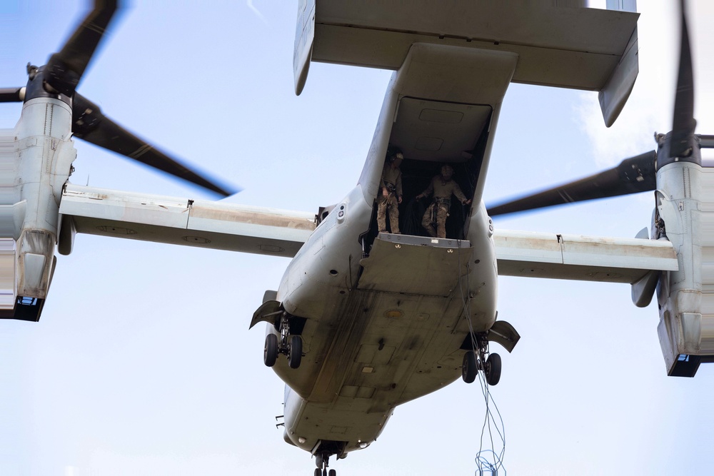 VMM-268 Conducts Fast-Rope Training with MARSOC