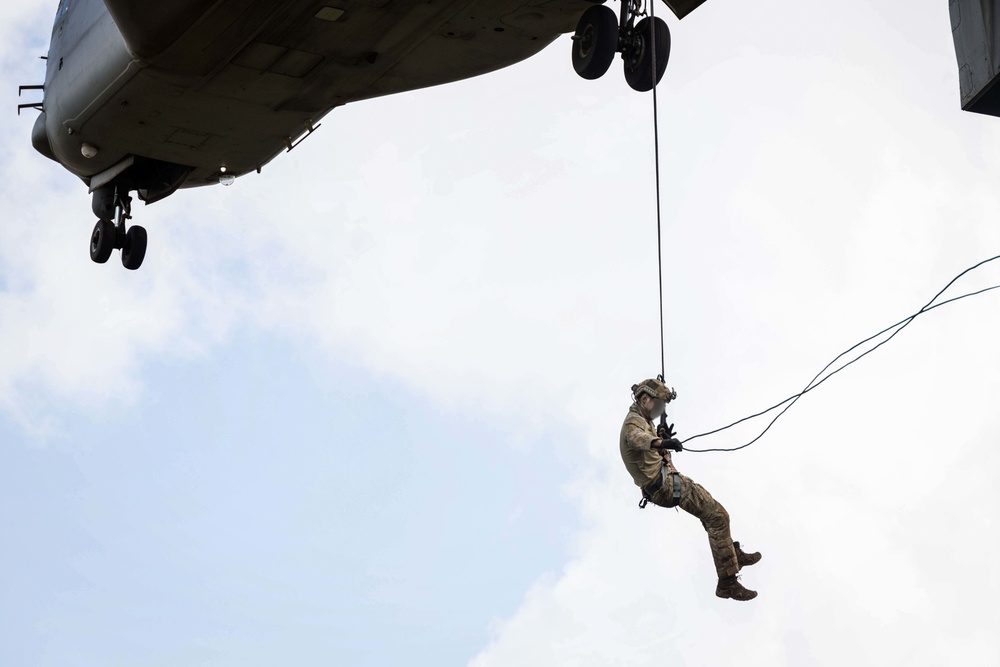 VMM-268 Conducts Fast-Rope Training with MARSOC