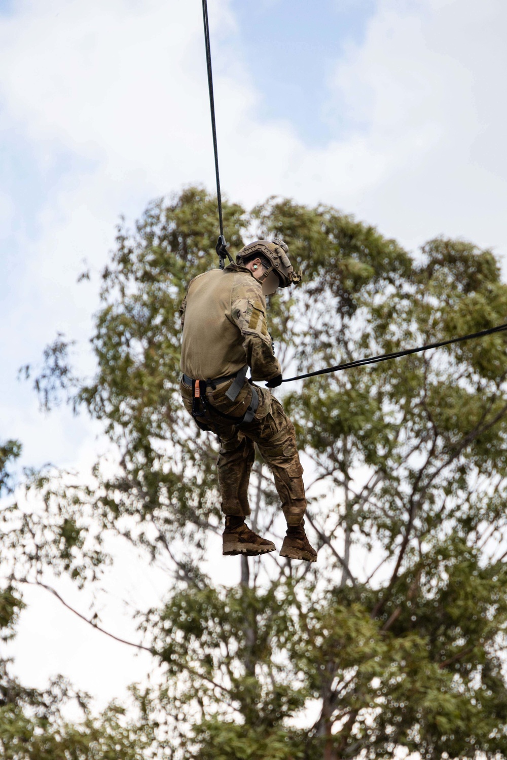 VMM-268 Conducts Fast-Rope Training with MARSOC