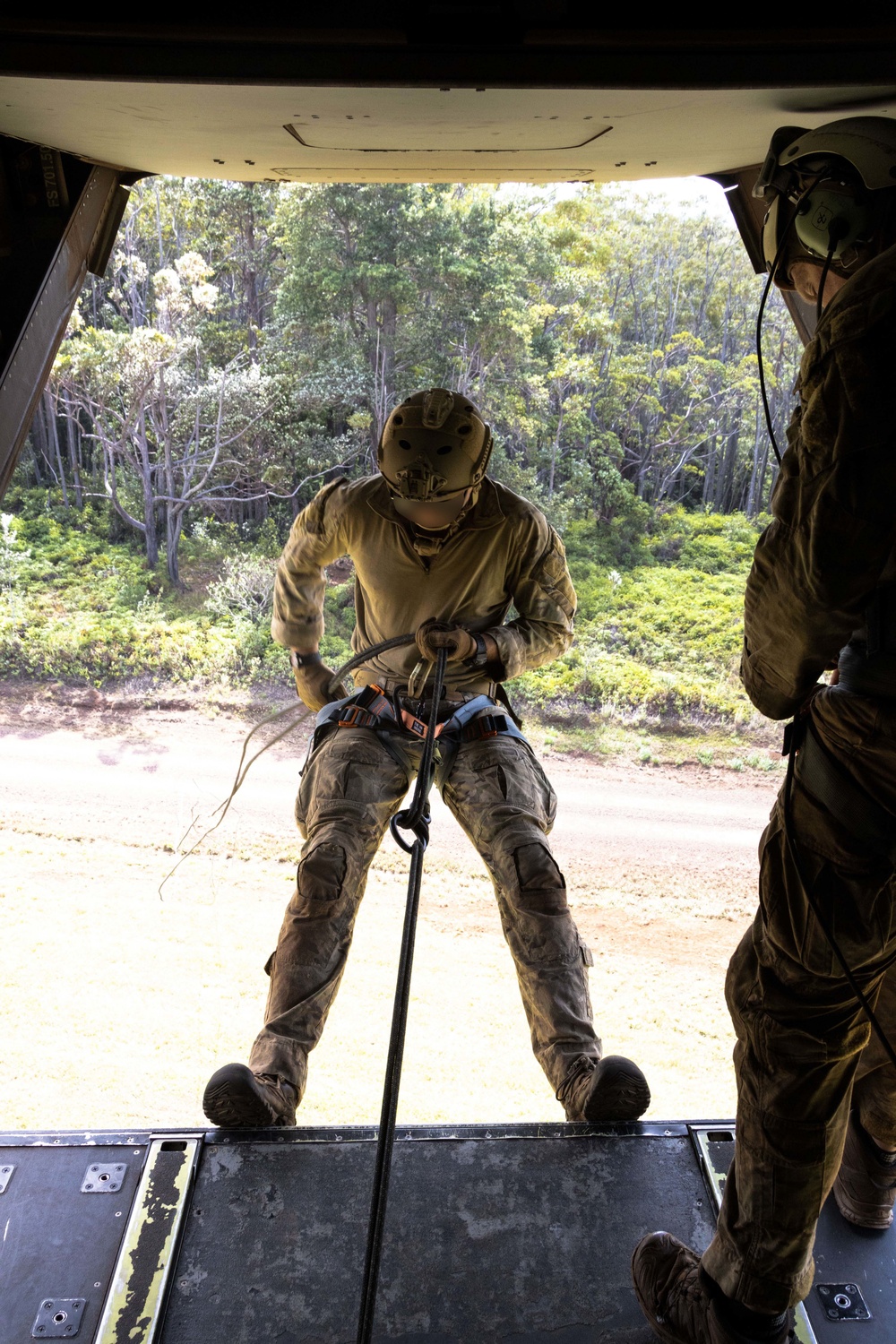 VMM-268 Conducts Fast-Rope Training with MARSOC