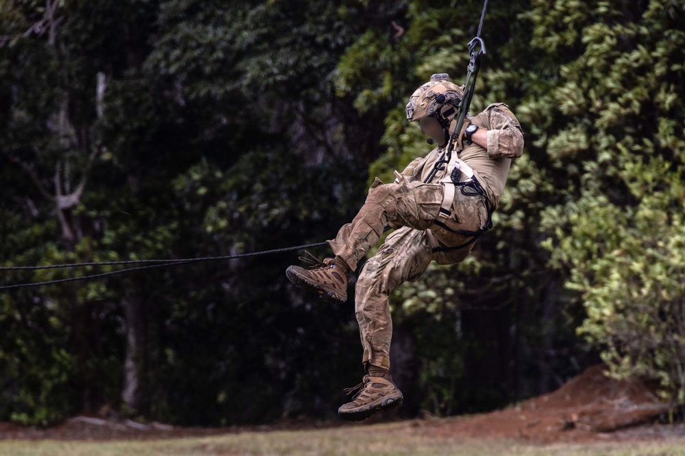 VMM-268 Conducts Fast-Rope Training with MARSOC