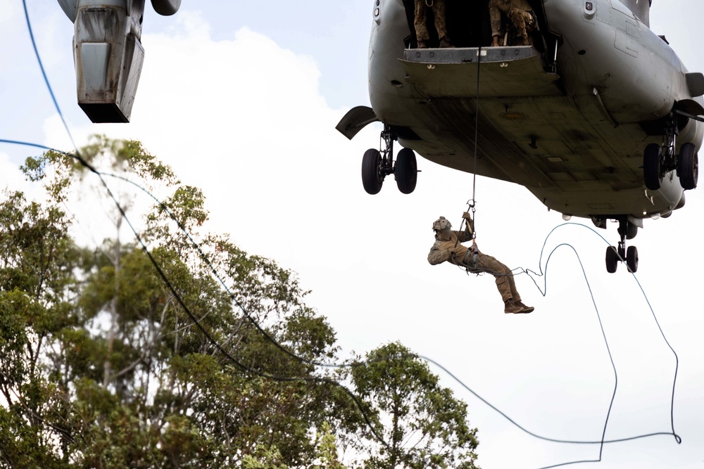 VMM-268 Conducts Fast-Rope Training with MARSOC