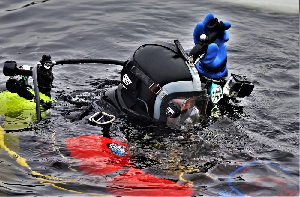 DVIDS - Images - Fort McCoy Fire Department dive team conducts ice ...