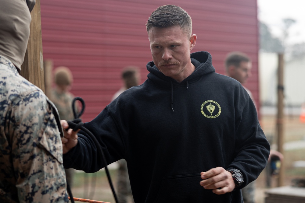 II MEF EOTG Instructors Evaluate Assault Climbers Course.