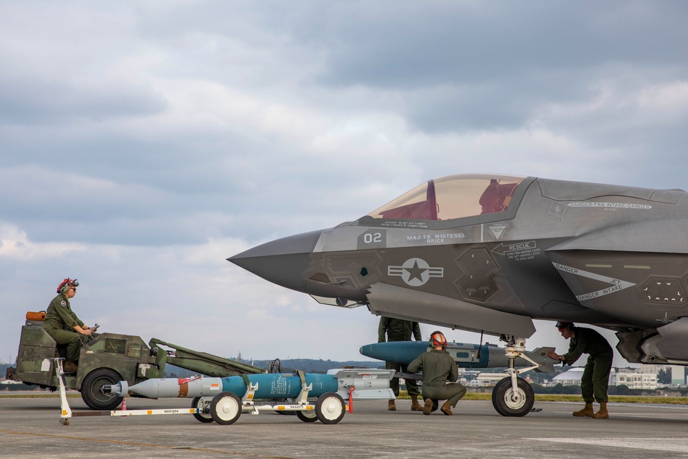 VMFA-121 and VMFA-242 Conduct Hot Loading in Okinawa