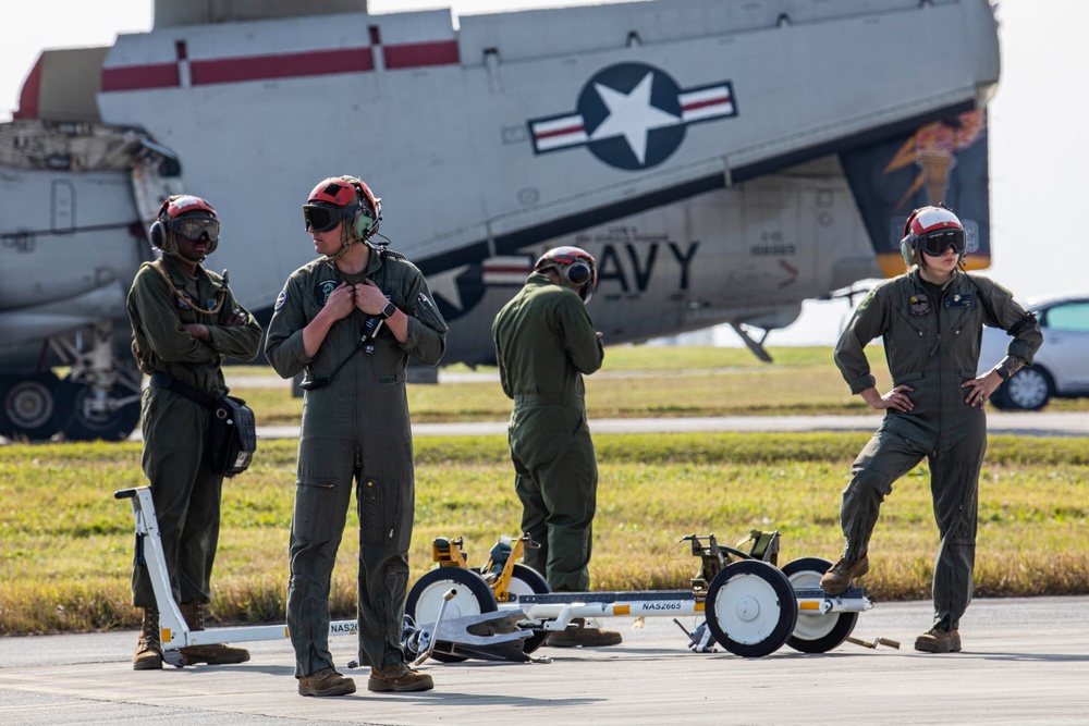 VMFA-121 and VMFA-242 Conduct Hot Loading in Okinawa