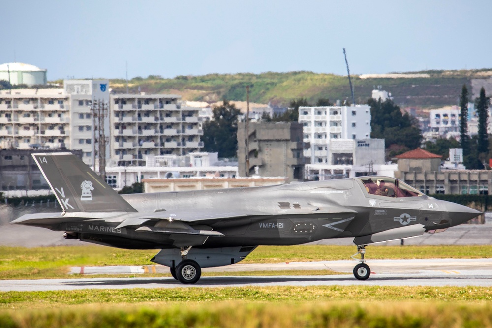 VMFA-121 and VMFA-242 Conduct Hot Loading in Okinawa