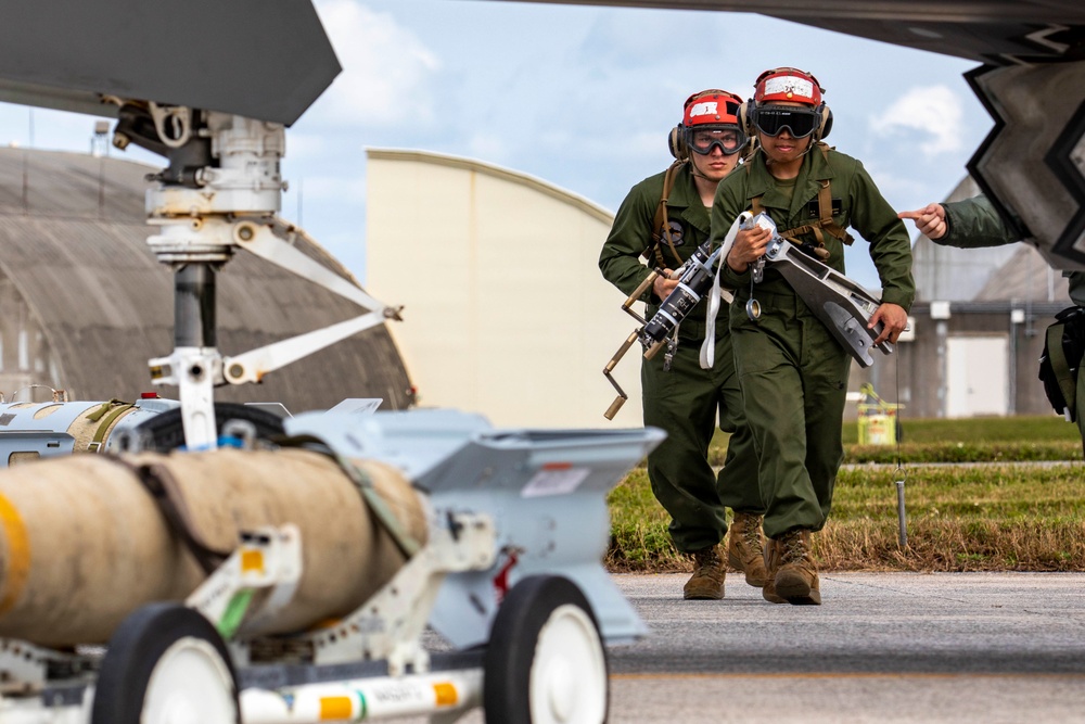 VMFA-121 and VMFA-242 Conduct Hot Loading in Okinawa