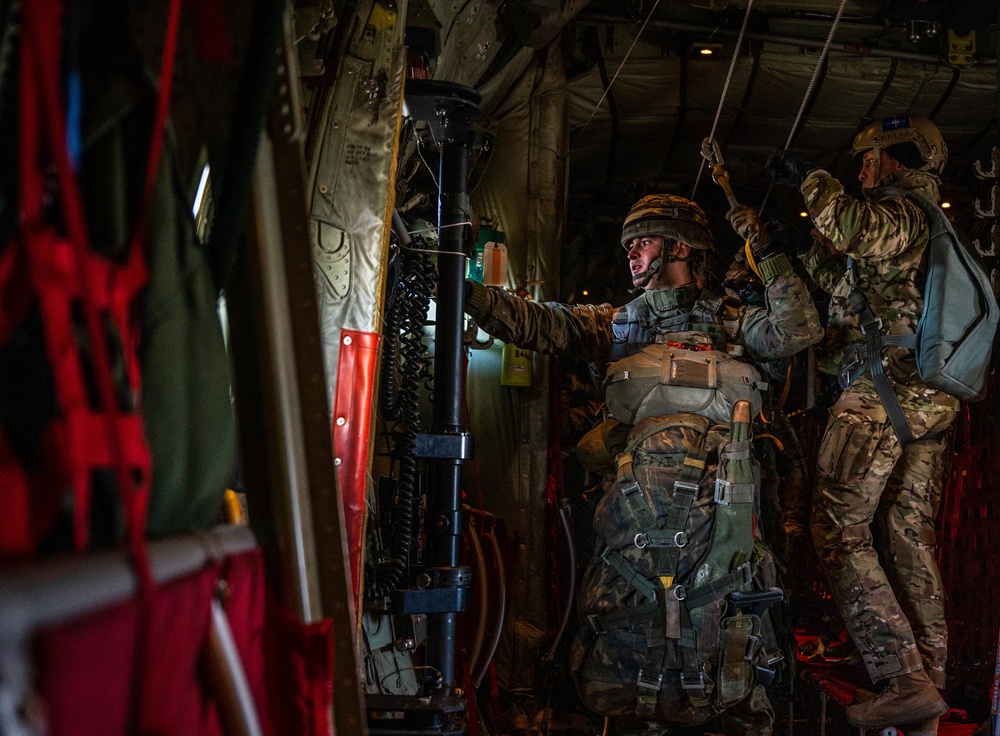 US, Spanish paratroopers participate in Chasing Sol
