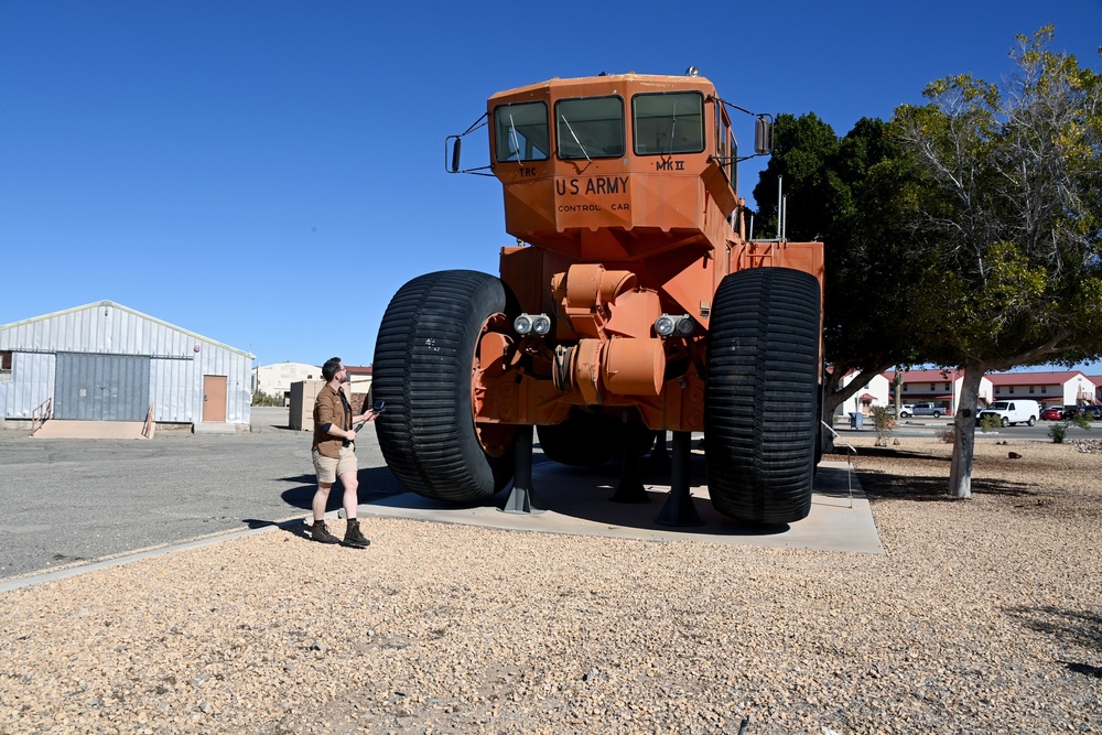 Popular science and technology YouTuber visits Yuma Proving Ground