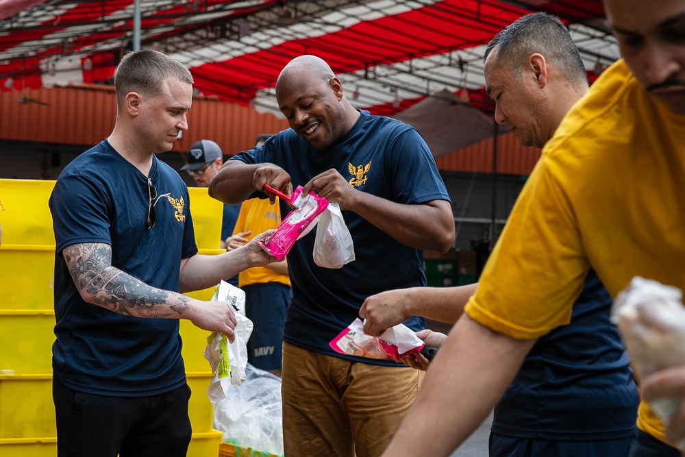 NIMCSG Sailors Volunteer in Singapore