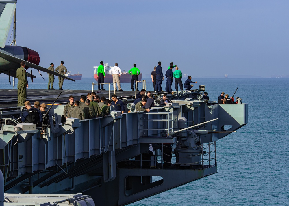 Nimitz Pulls Into Singapore