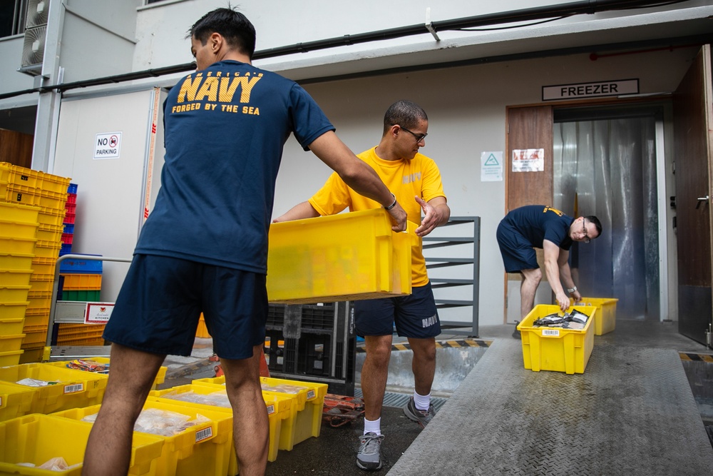 NIMCSG Sailors Volunteer in Singapore