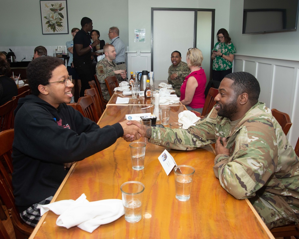 16th Air Force Airmen mentor youth during San Antonio-area DreamWeek Luncheon