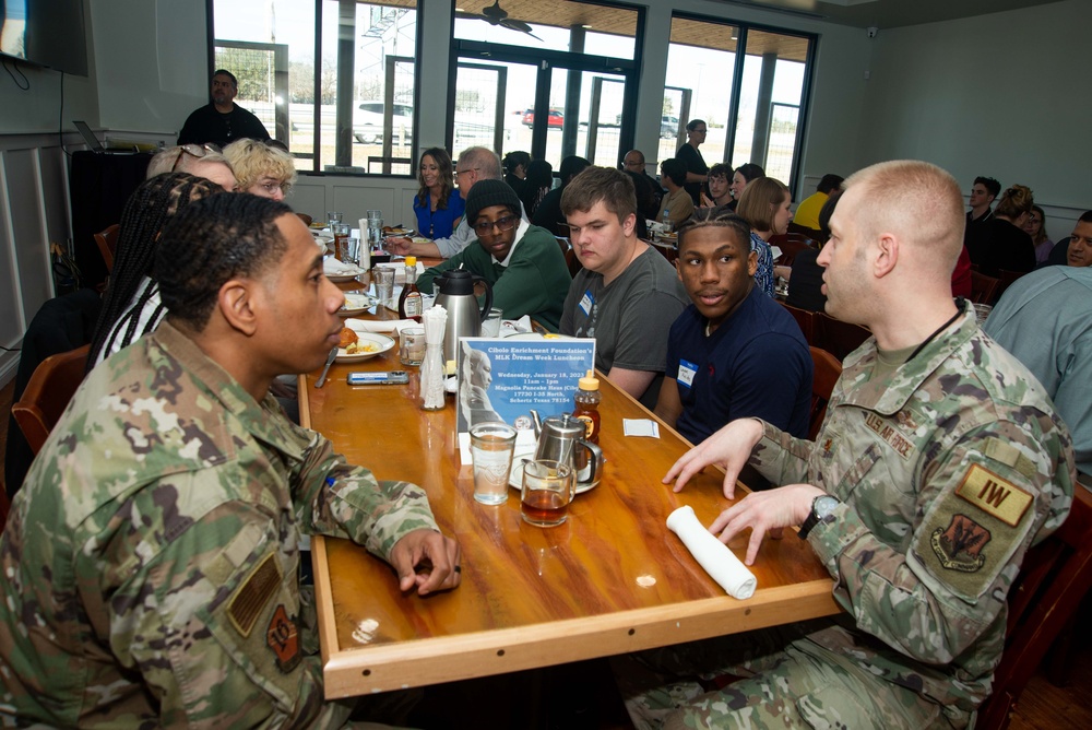 16th Air Force Airmen mentor youth during San Antonio-area DreamWeek Luncheon