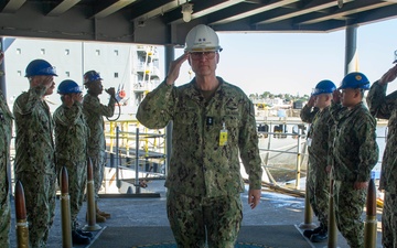 Rear Adm. Wettlaufer visits Frank Cable