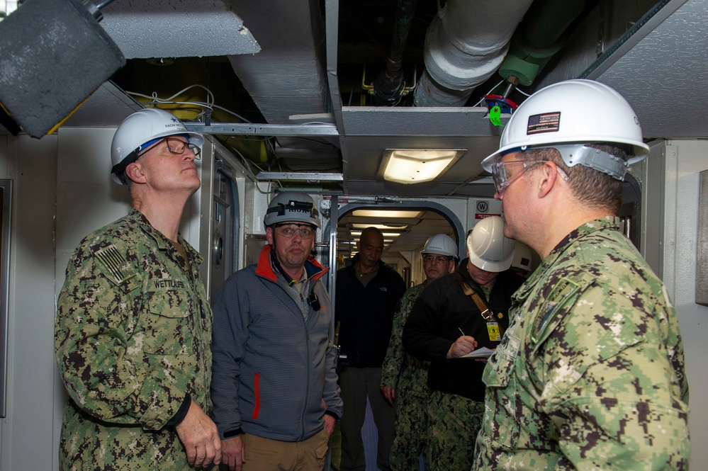 Rear Adm. Wettlaufer visits Frank Cable