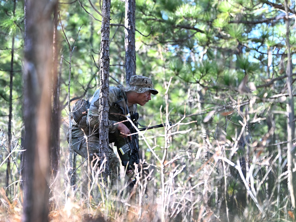 Students Participate In Reconnaissance Training