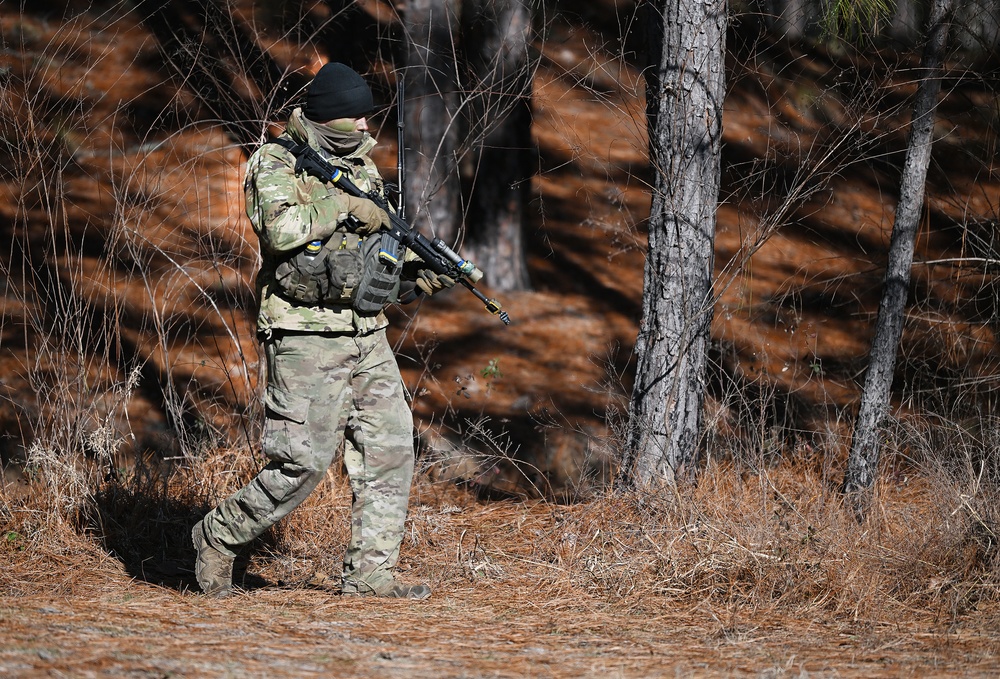 Students Participate In Reconnaissance Training