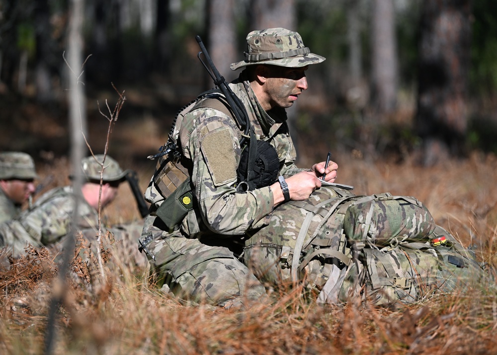 Students Participate In Reconnaissance Training