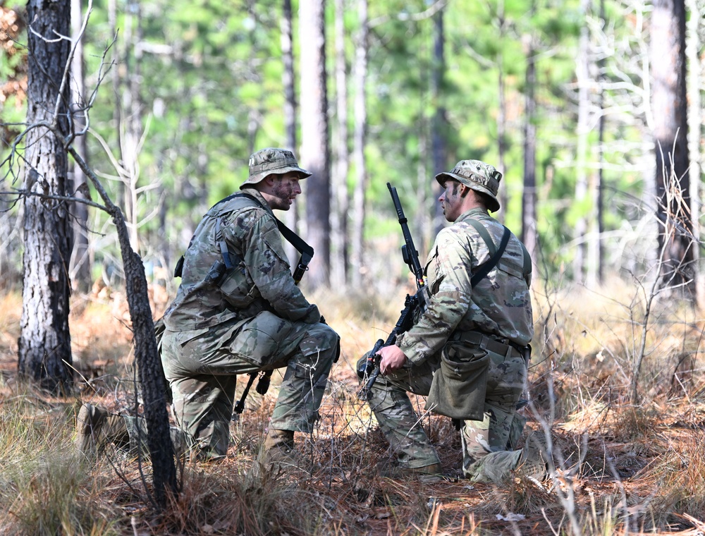 Students Participate In Reconnaissance Training