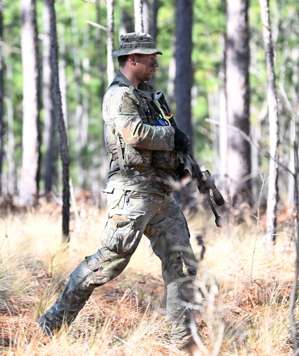 Students Participate In Reconnaissance Training