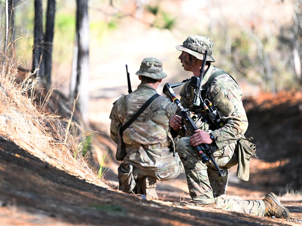 Students Participate In Reconnaissance Training