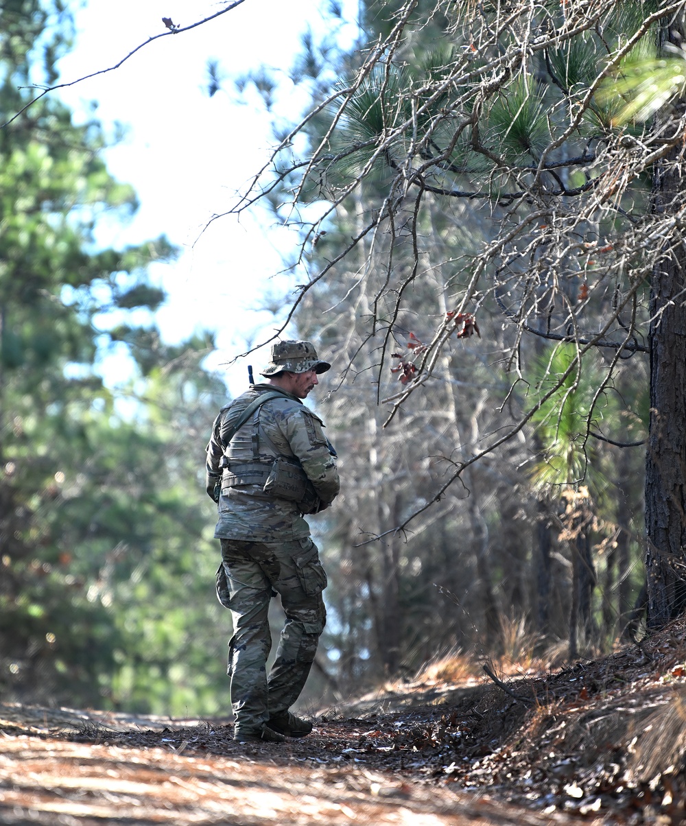 Students Participate In Reconnaissance Training