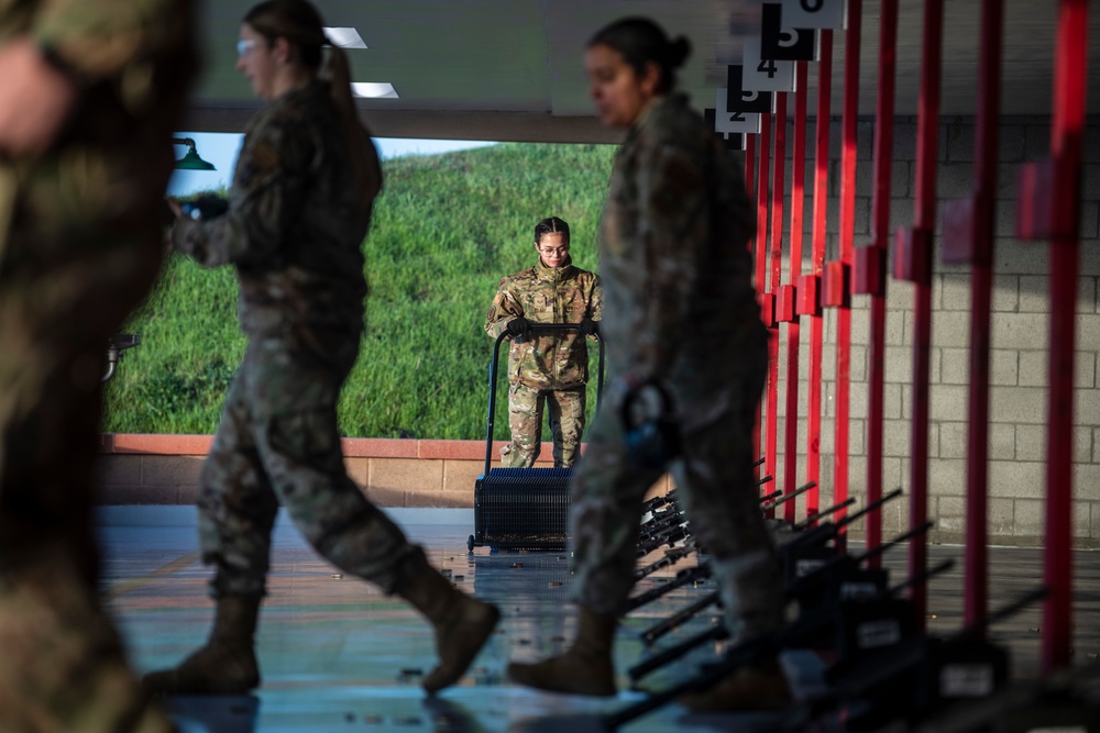Mobility Warriors re-familiarize themselves with M-4 rifle