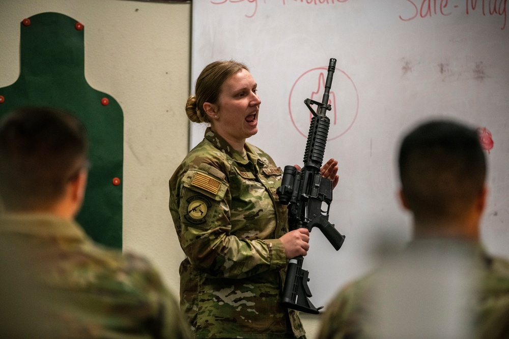 Mobility Warriors re-familiarize themselves with M-4 rifle