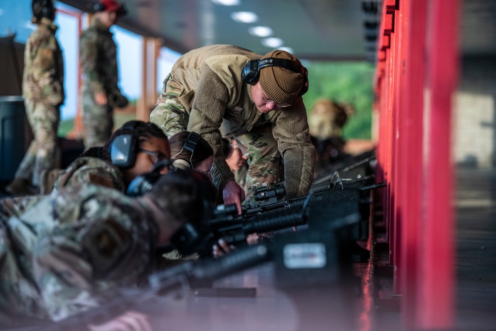Mobility Warriors re-familiarize themselves with M-4 rifle