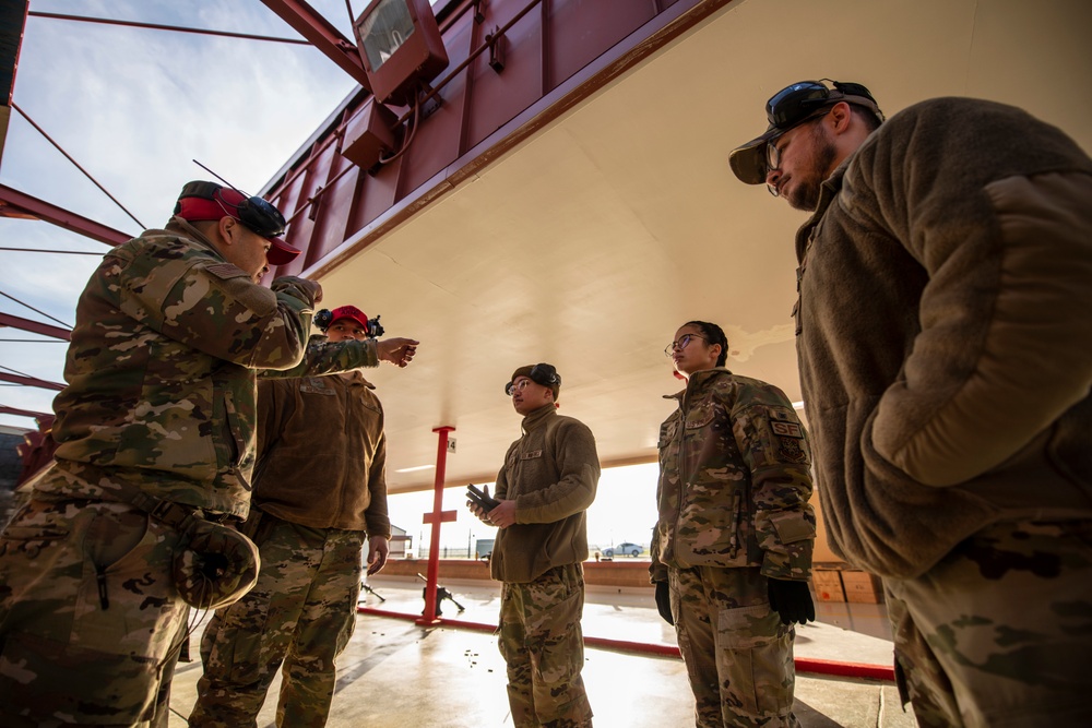Mobility Warriors re-familiarize themselves with M-4 rifle