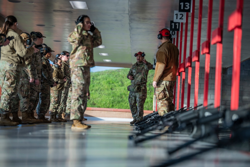 Mobility Warriors re-familiarize themselves with M-4 rifle