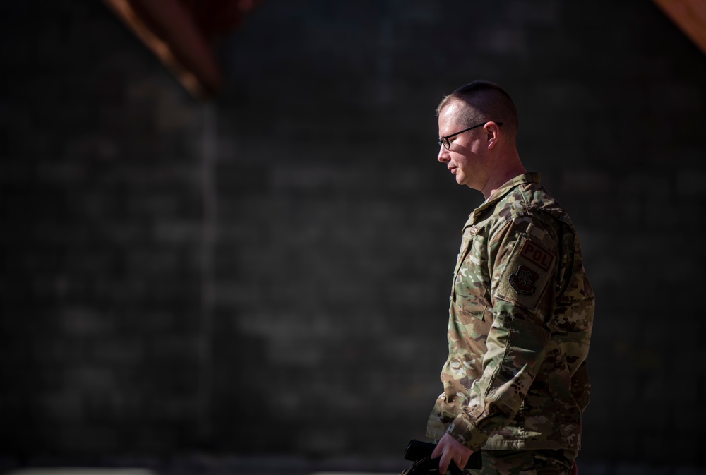Mobility Warriors re-familiarize themselves with M-4 rifle
