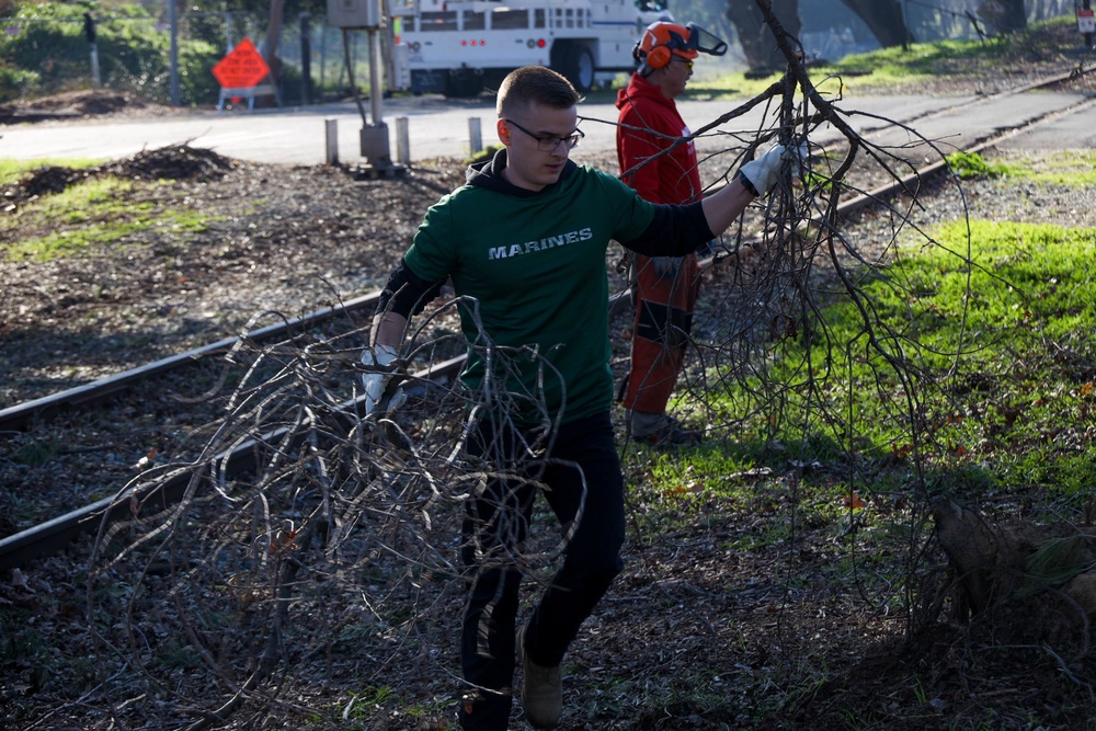 Marines Help Clean Up the Sacramento Marina