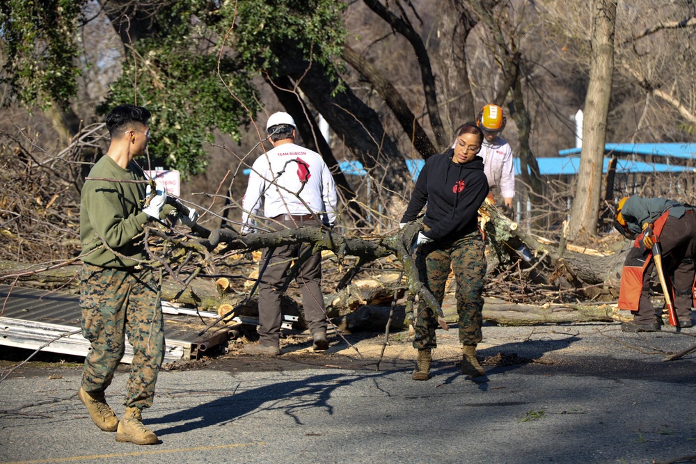 Marines Help Clean Up the Sacramento Marina