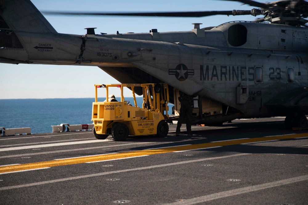 USS BATAAN RECIEVES 26TH MEU CO