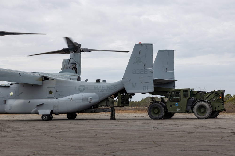 Distributed Aviation Operations Exercise 1 - Ospreys and Super Stallions deliver equipment