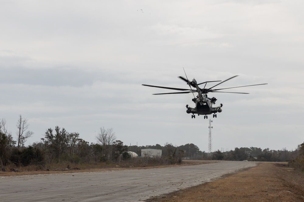 Distributed Aviation Operations Exercise 1 - Ospreys and Super Stallions deliver equipment