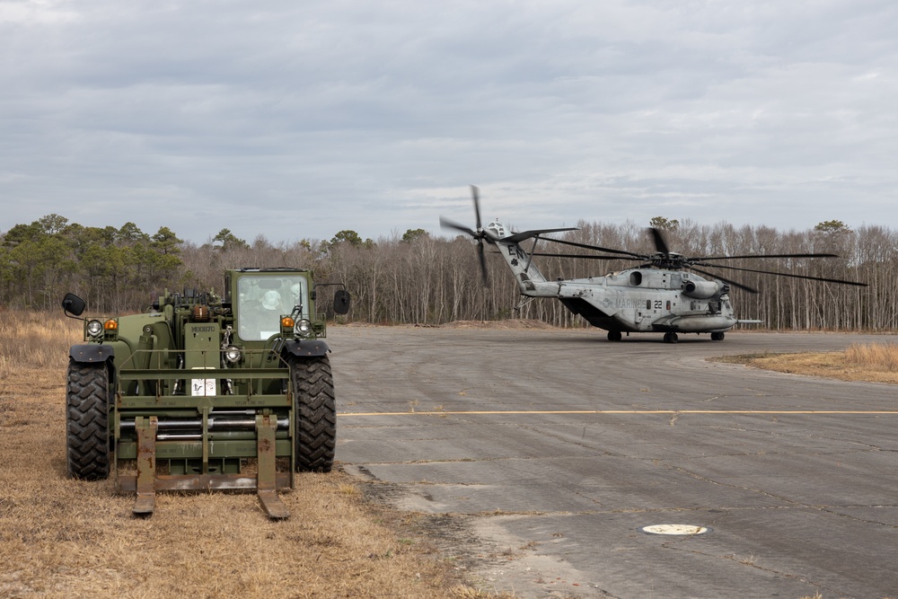 Distributed Aviation Operations Exercise 1 - Ospreys and Super Stallions deliver equipment