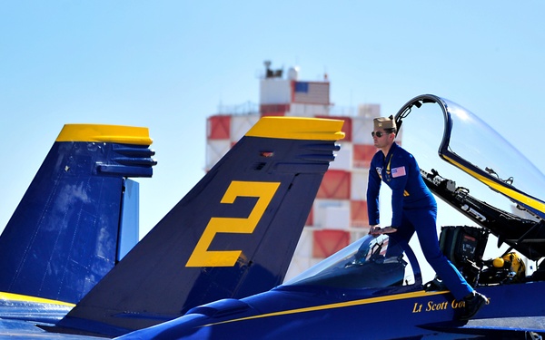 Blue Angels Conduct Winter Training at NAF El Centro