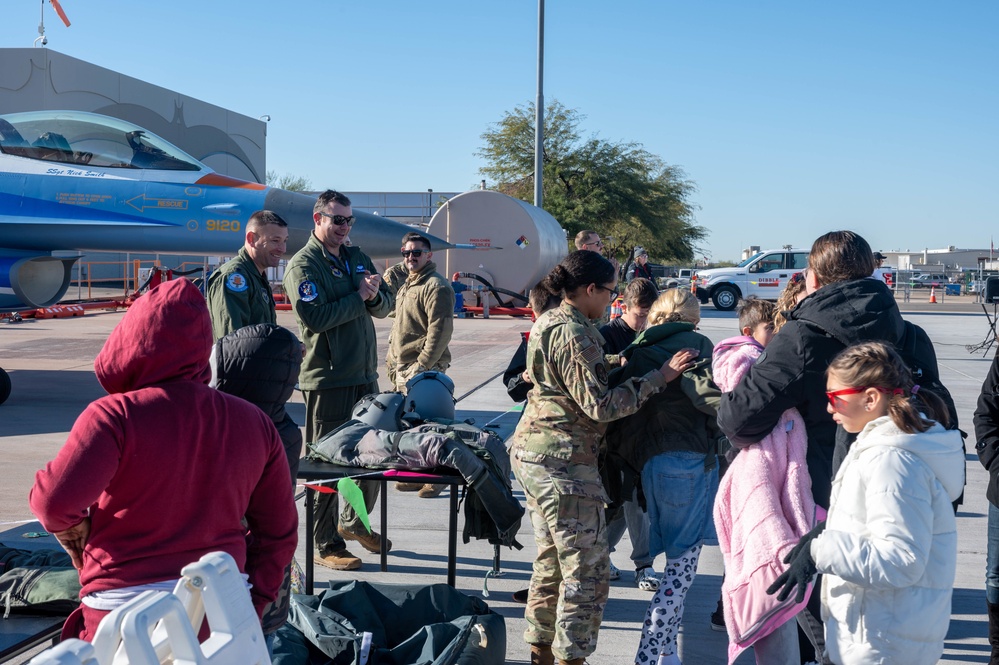 Luke AFB showcases aircraft at Mesa Aviation Day