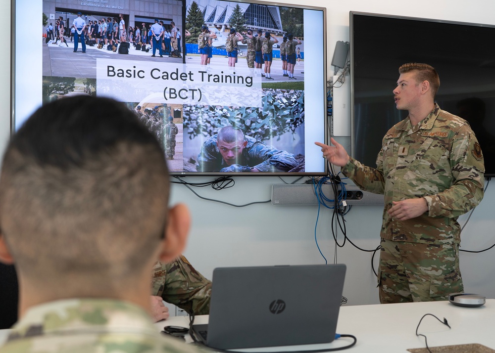 DVIDS - Images - 659th ISRG hosts enlisted to officer brief [Image 2 of 2]